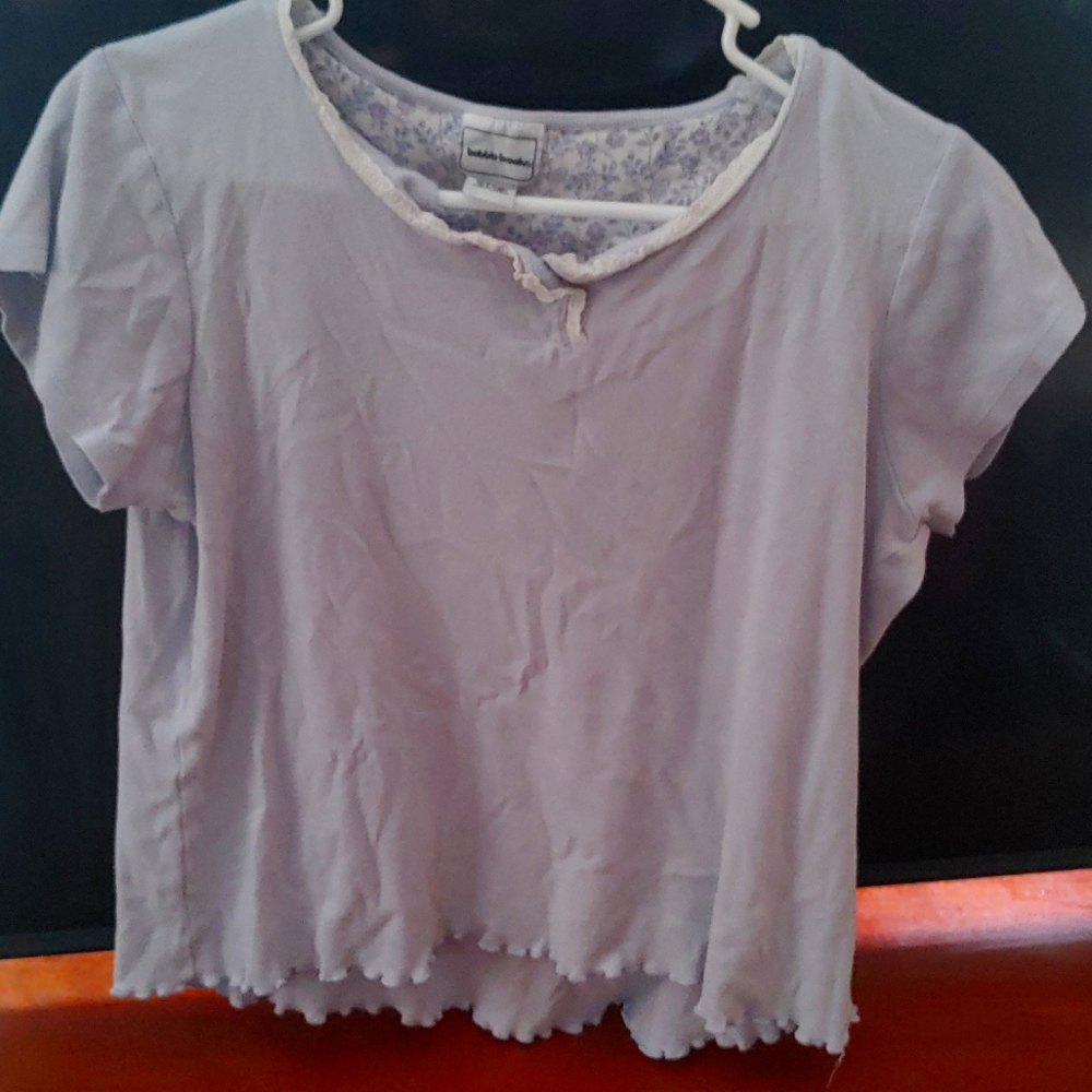 Light purple sleep wear top w lace and ruffle trim